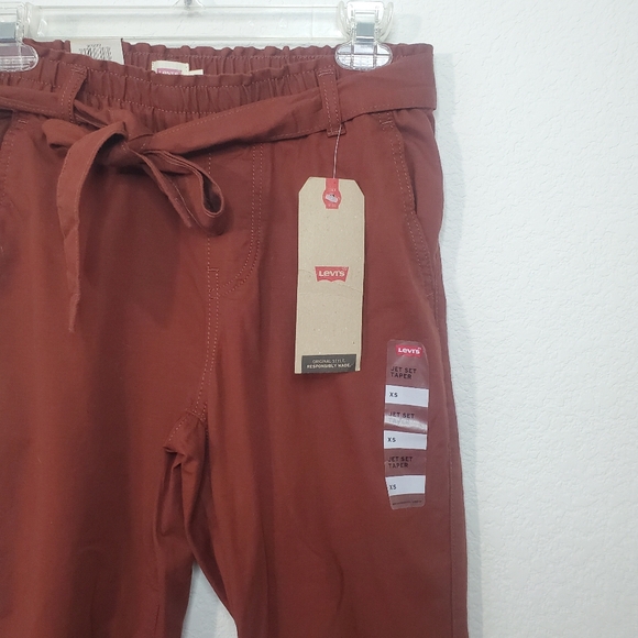 Levi's Jet Set Burnt Orange  Taper Crop Ankle Joggers Pants XS NWT - Picture 10 of 10